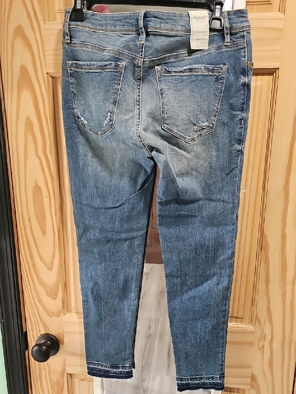 NWT American Rag Distressed Super Skinny Mid-Rise Jeans - Blue Wash - Picture 4 of 5